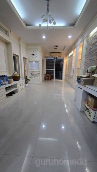 ขายทาวน์โฮม 3 ชั้น บ้านกลางเมือง สาทร ตากสิน บ้านหลังมุม พื้นที่ 20 ตรว 3นอน 3น้ำ บ้านสภาพดี มีบิวอินบางส่วน - ghd000103