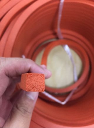 ยางเส้นฟองน้ำ( Silicone Extrusion SR-225 ต่อเส้น Square cord) 