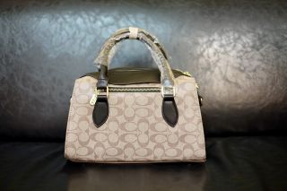 <a href='product.php?qid=5576' style='color:white;text-decoration: none;'>กระเป๋าแฟชั่น : <span class='text-info'><strong>Read More</strong><span></a>