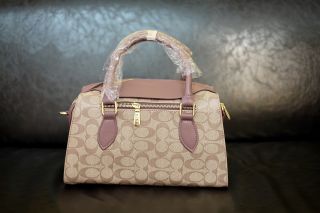 <a href='product.php?qid=5576' style='color:white;text-decoration: none;'>กระเป๋าแฟชั่น : <span class='text-info'><strong>Read More</strong><span></a>