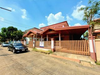 ขาย บ้านเดี่ยว ปาริชาต พุทธมณฑลสาย 4 ต่อเติมเต็มพื้นที่รอบบ้าน สภาพดีพร้อมอยู่ ครัวบิ้วท์อินไม้สัก